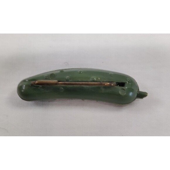 Vintage HEINZ Green Cucumber Pickle Plastic Pin Brooch 1 1/8" Long - Picture 3 of 5
